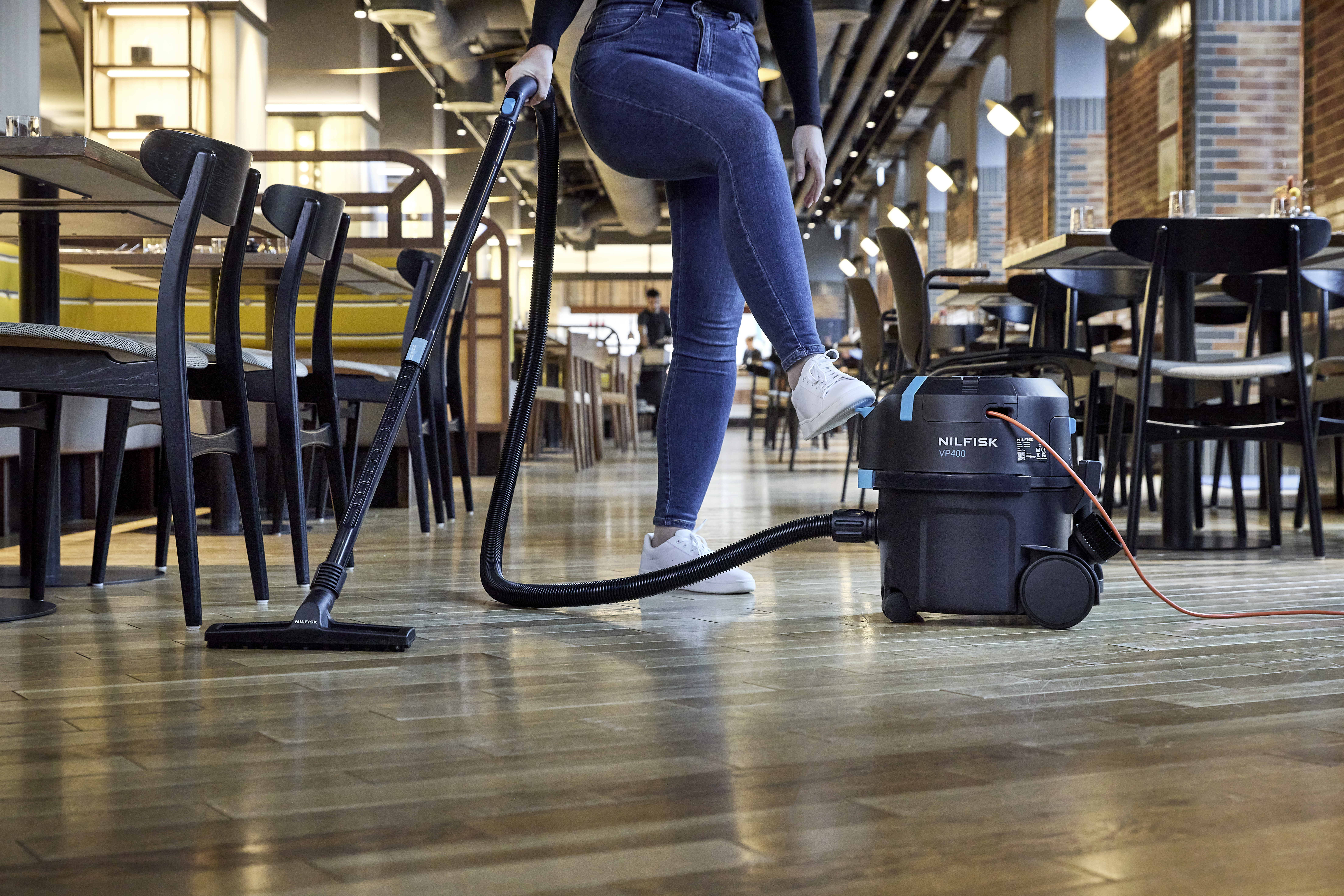 Dry canister vacuums