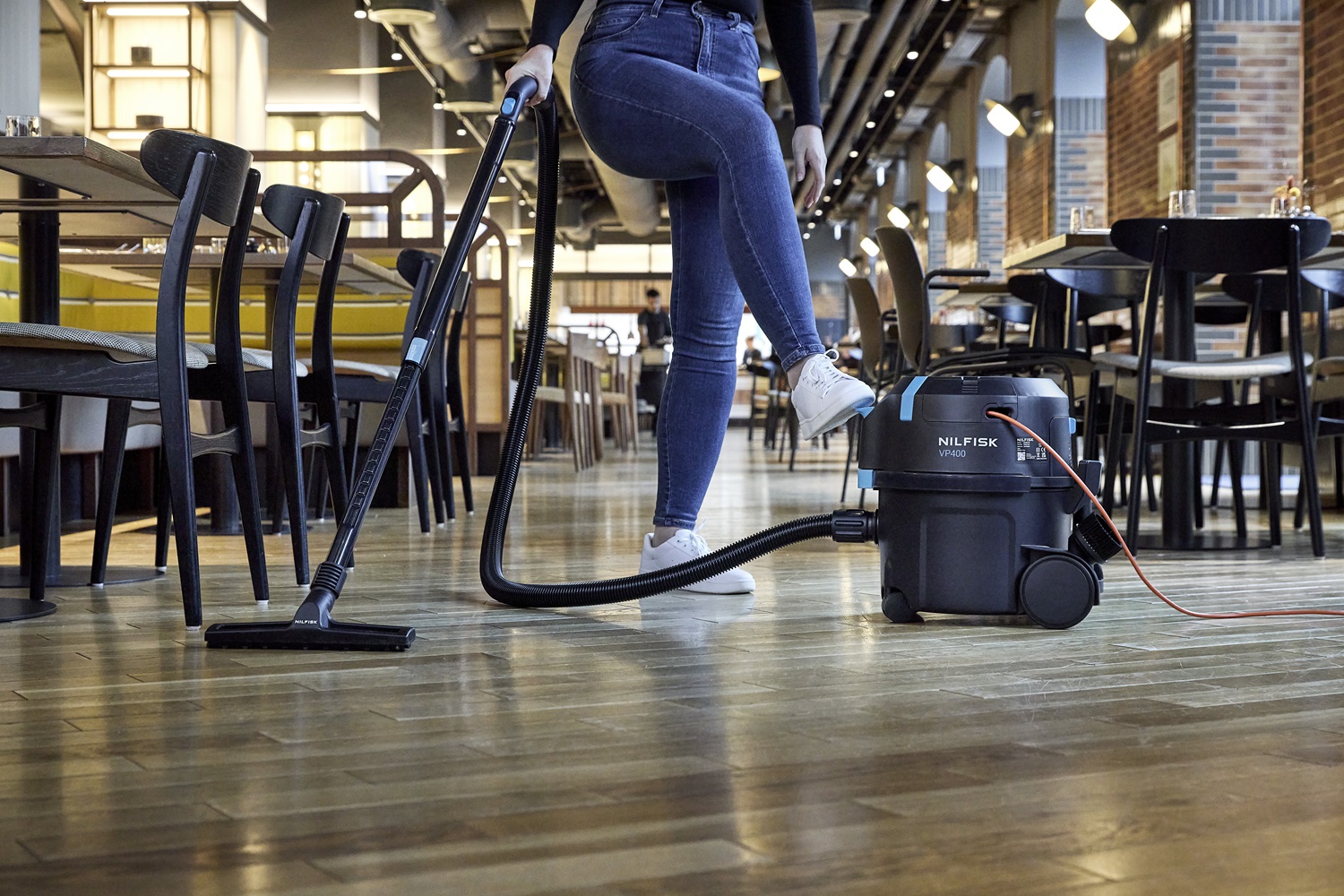 Professional vacuum cleaner